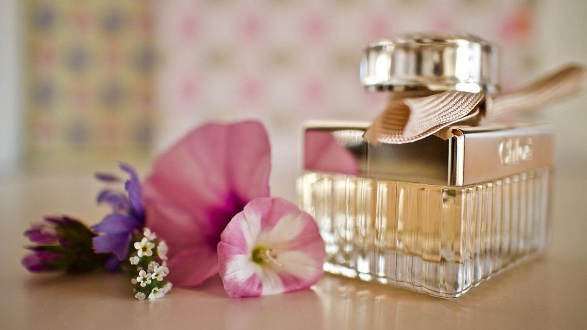 Wiele osób używa perfum każdego dnia