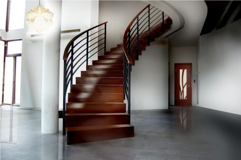 Bezpieczeństwo i konserwacja schodów drewnianych wewnętrznych