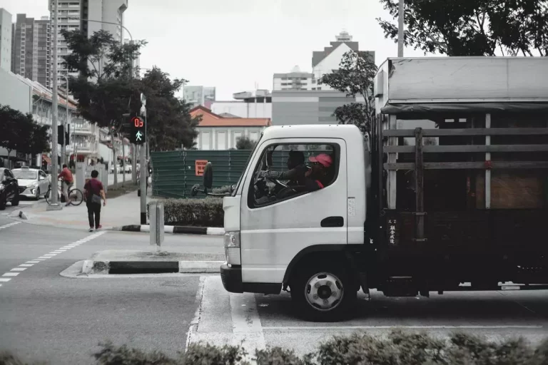 Elektryczne dostawczaki - jak Truck Care wprowadza zieloną rewolucję w branży transportowej?